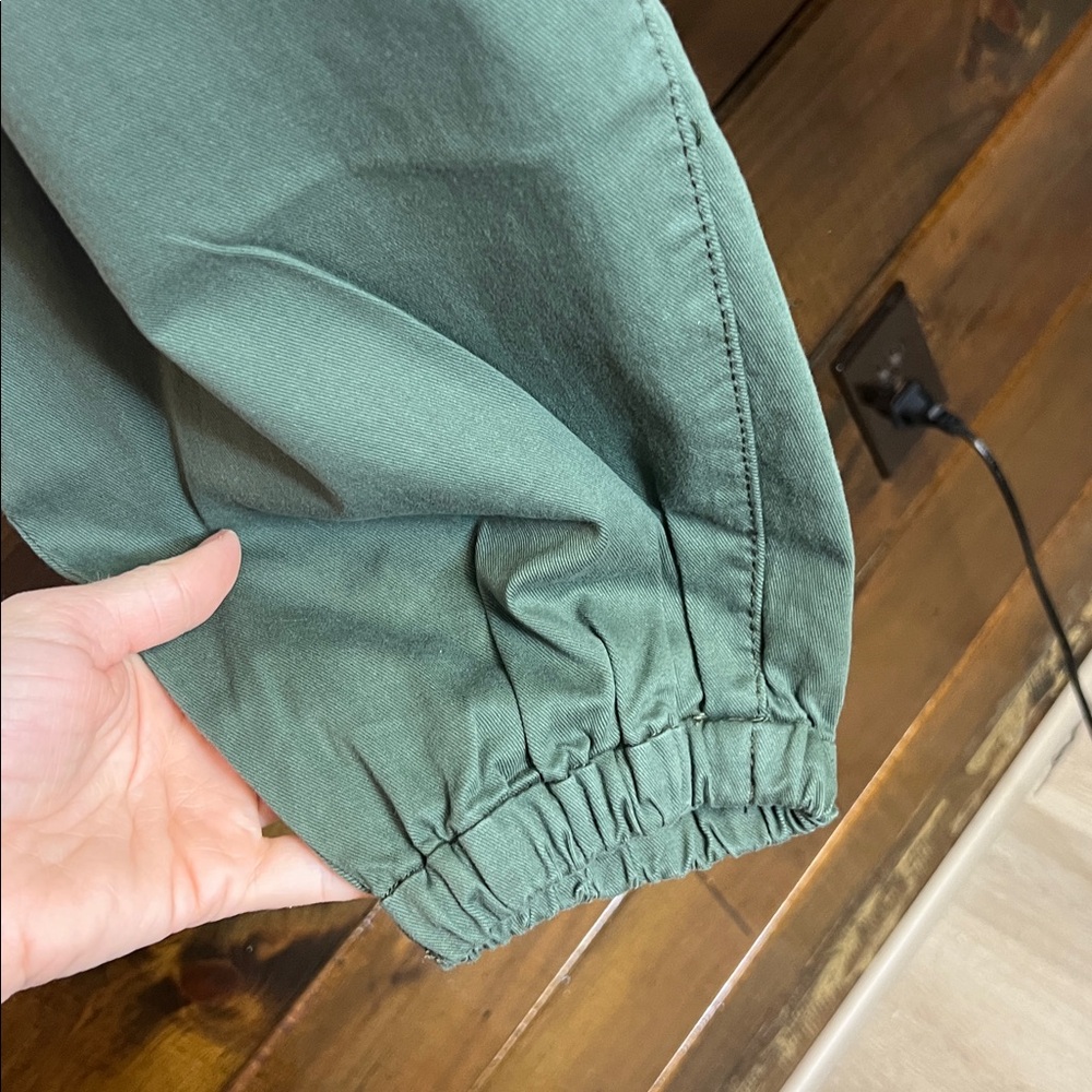 NWT Levi’s Ankle Length Green Khaki Jogger Pants w/ Elastic Waist- 20W - Picture 6 of 11
